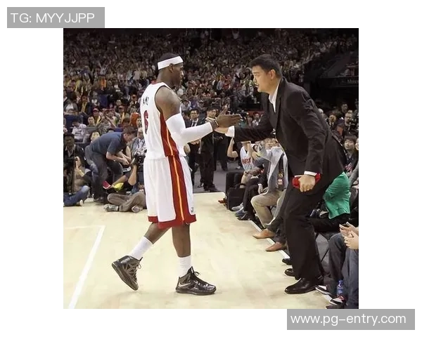 姚明与詹姆斯体型对比探讨篮球运动员身材对比赛表现的影响