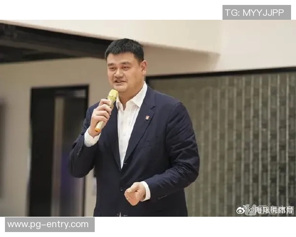 姚明热心公益捐赠篮球助力青少年体育发展传递运动精神