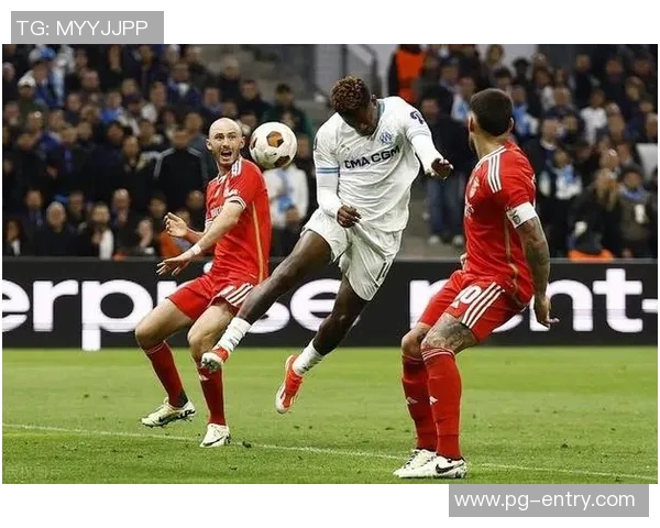 西甲赛场曼城大胜本菲卡三球零封引发全场热议与讨论