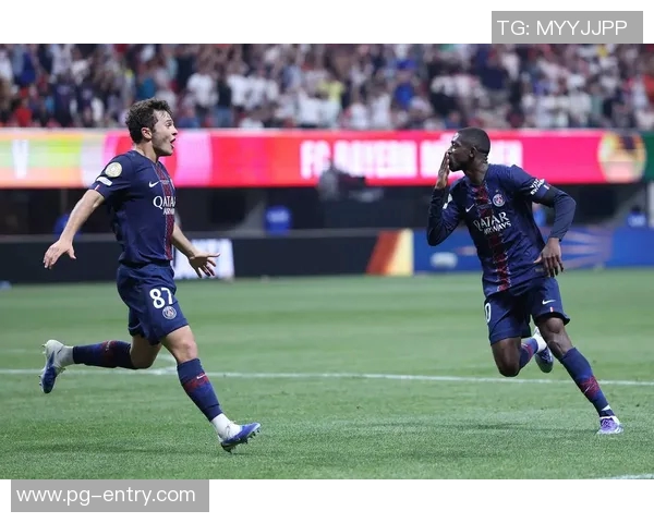 中超热战巴黎圣日耳曼以4比3逆转皇马引发转会风波全场沸腾