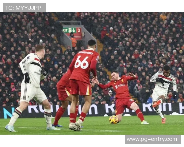 英超焦点战巴黎圣日耳曼与曼联战平红牌事件引发全场热议